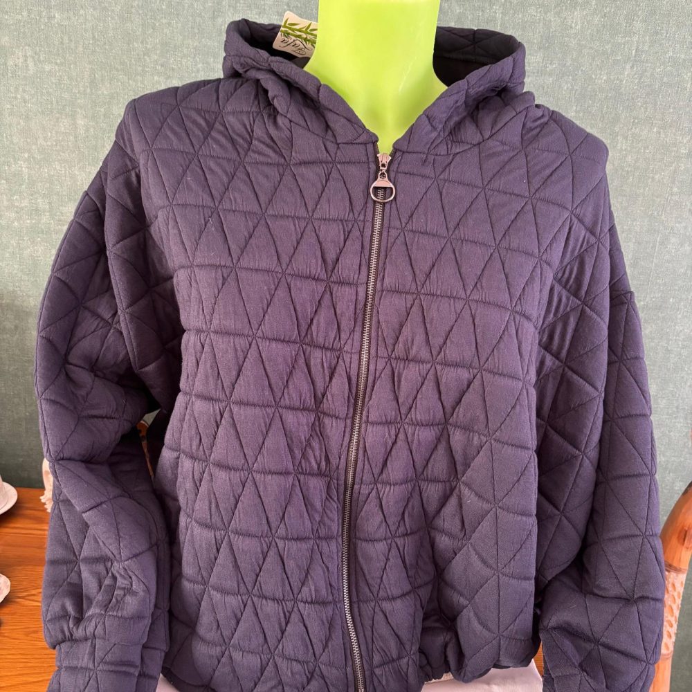 gilet ou veste matelassée avec capuche