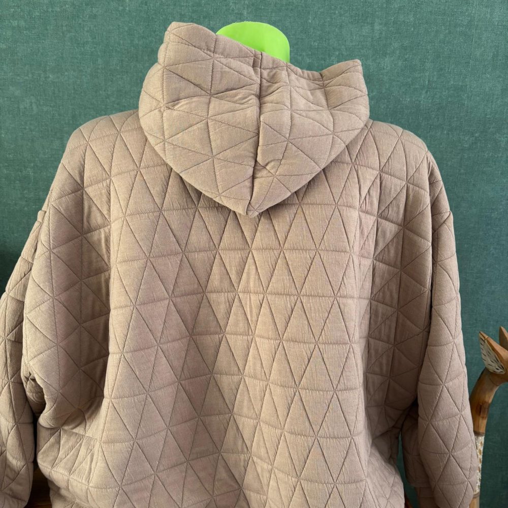 gilet ou veste matelassée avec capuche