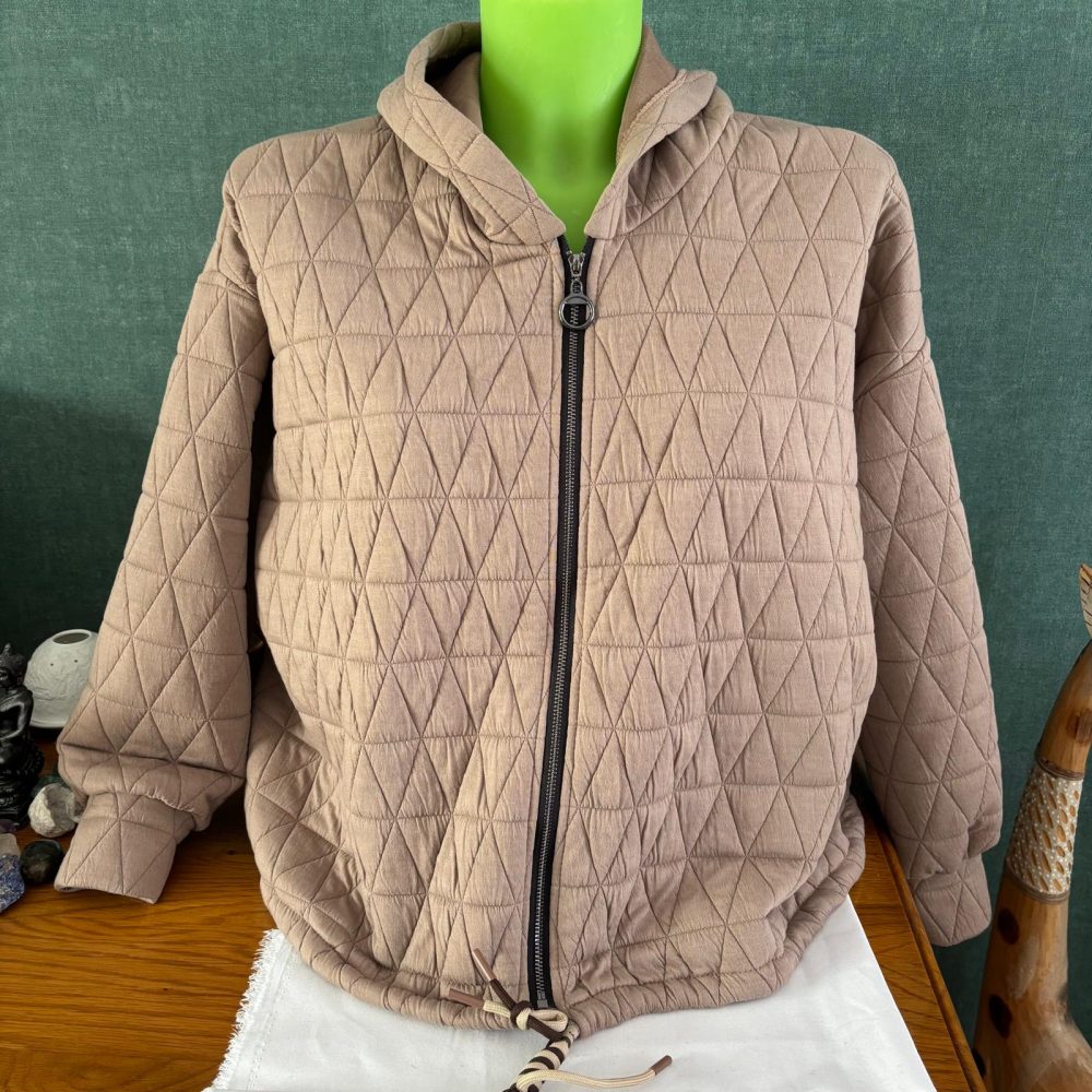 gilet ou veste matelassée avec capuche